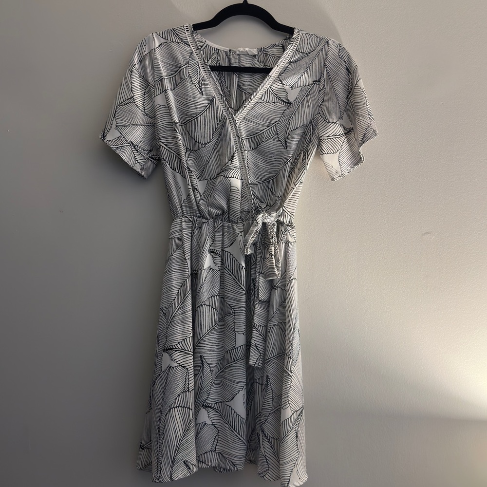 Sienna Sky Black & White Leaves Print Surplice Neckline Dress Size small